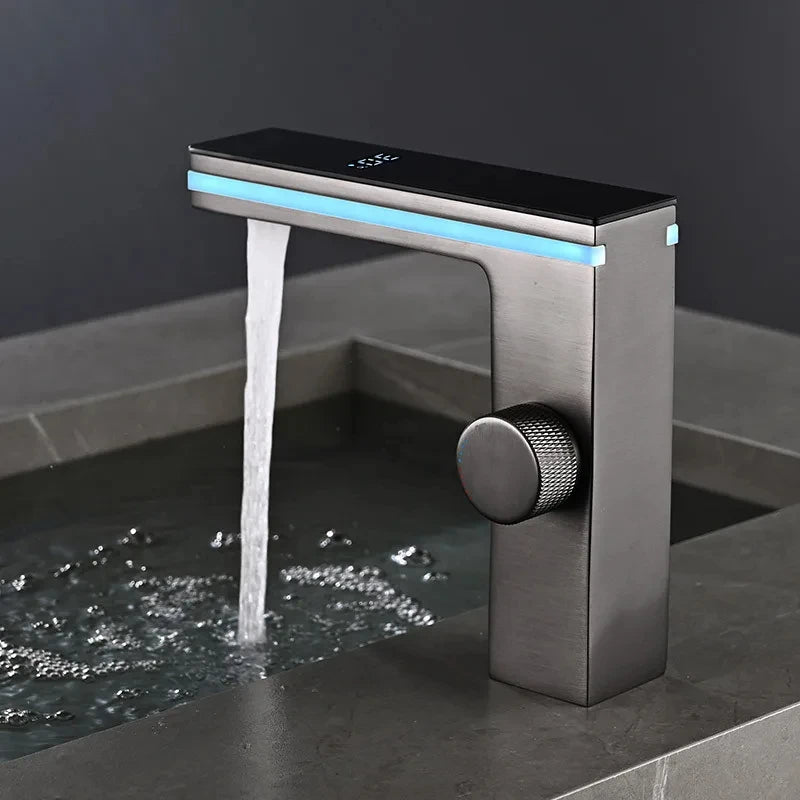 Grifo de lavabo de baño con pantalla digital, grifo inteligente LED de latón para lavabo de montaje en cubierta, mezclador de agua fría y caliente, grifo de tocador